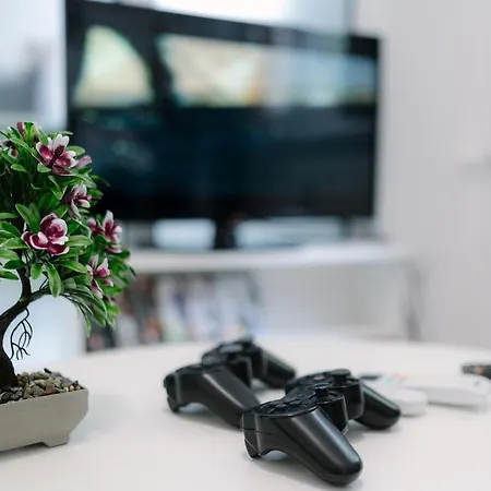 Center - 2 Min From Ndk Апартаменты