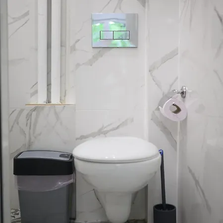 Center - 2 Min From Ndk شقة *